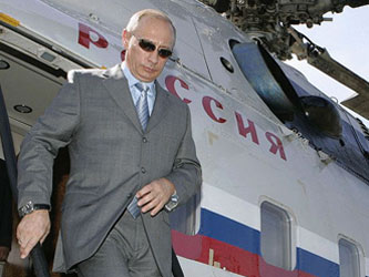 В вертолет Путина едва не врезался частный самолет