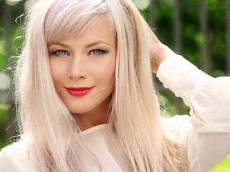 Американский бренд признал самой красивой блондинку из Новосибирска